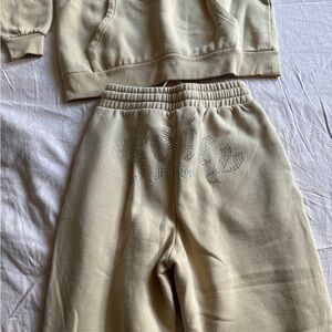 Juicy Couture x FOREVER 21 sweatsuit